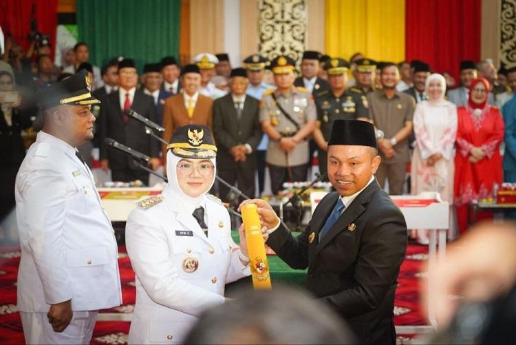 Afni Resmi Jadi Bupati Siak, Gubri Sebut Tak Ada Lagi Kotak Satu, Kotak Dua